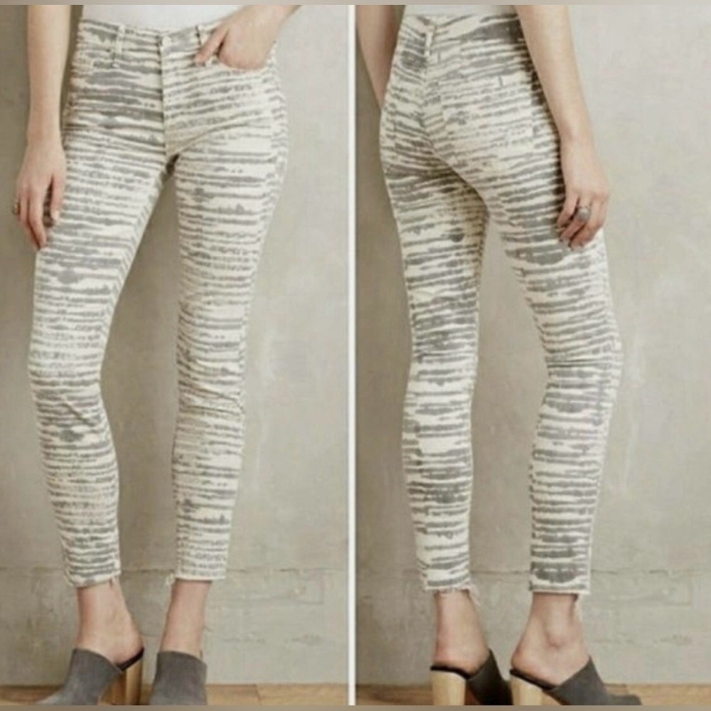 MOTHER "The Looker" Ankle Fray jeans in the "Girl With The Cat Tattoo" Sz 25